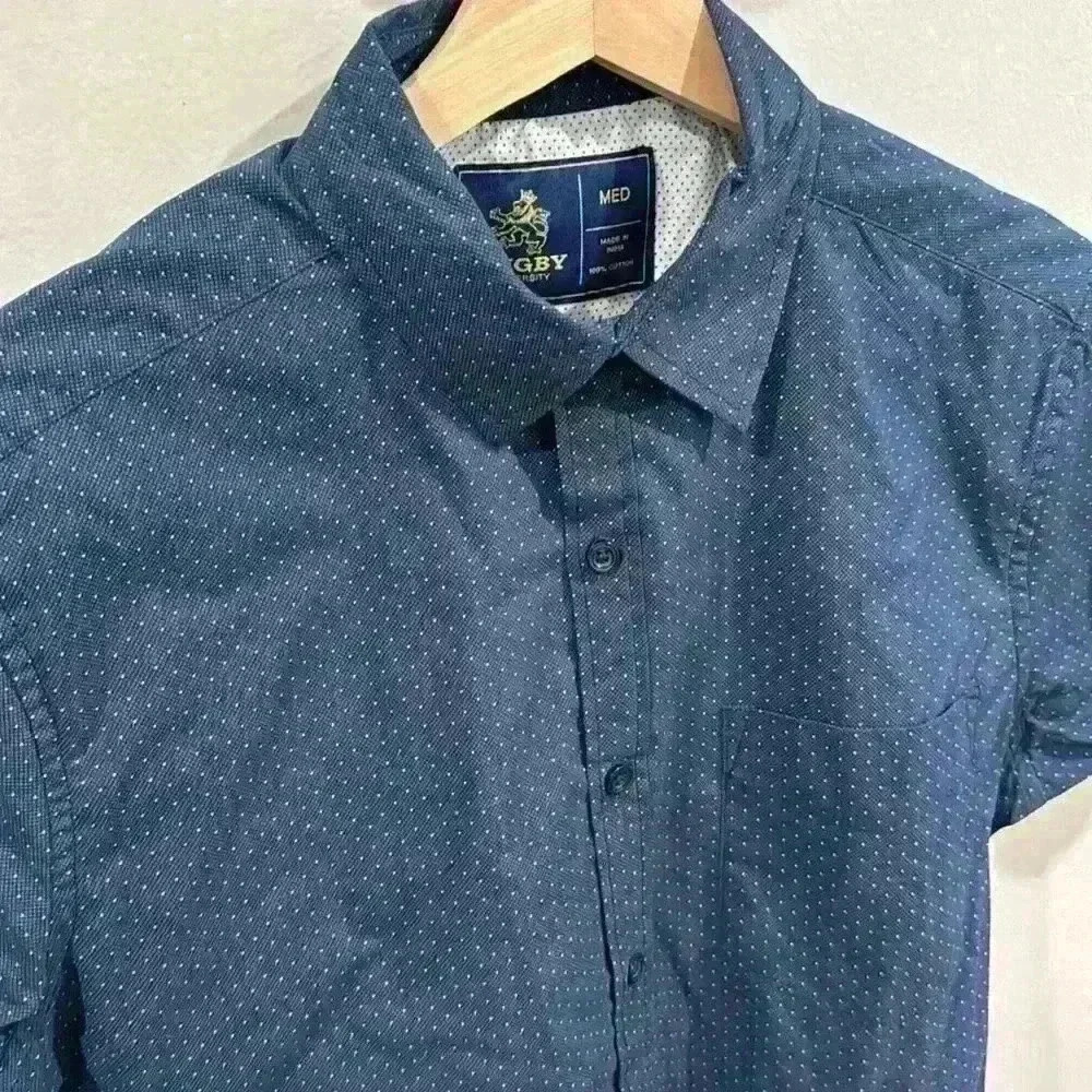 Rugby University Men’s Short Sleeve Button Down Shirt Blue White Dots Size M